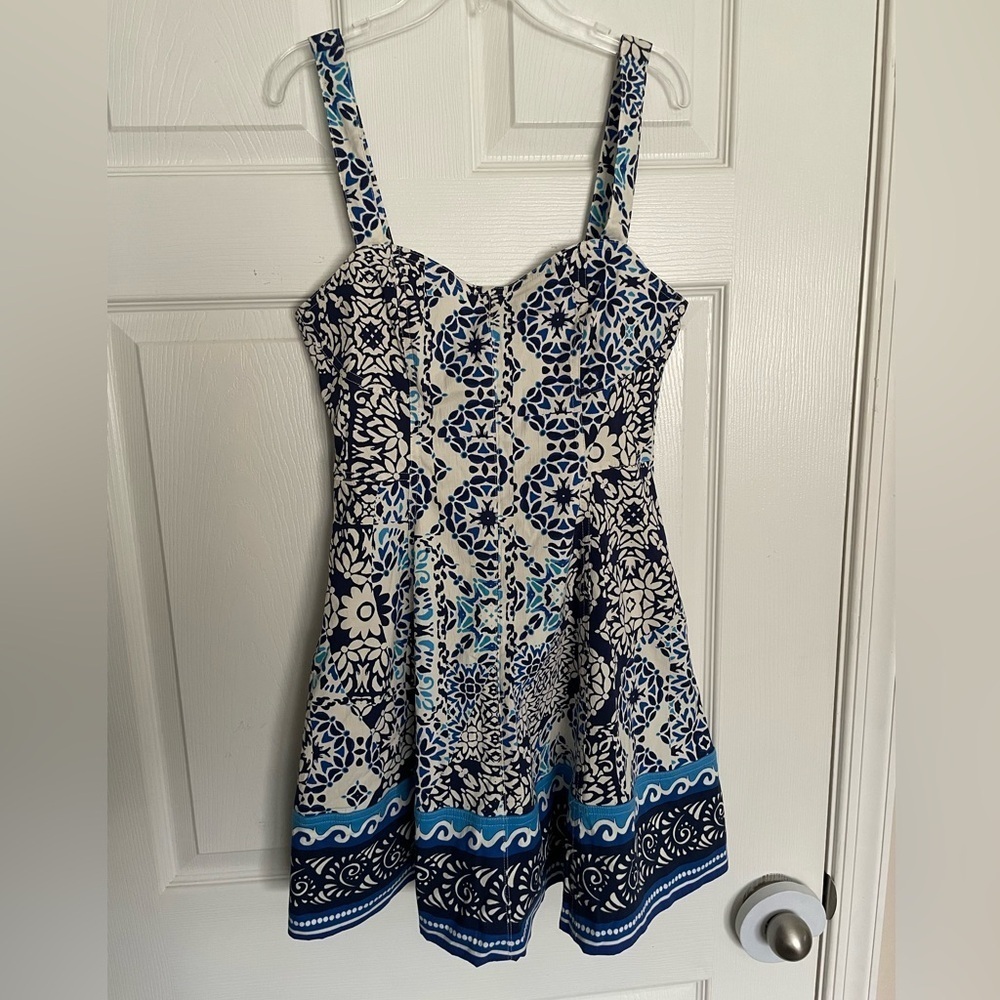 NWT Avec Les Filles size 2 Elegant Blue and White Patterned Mini Dress Fit&Flare